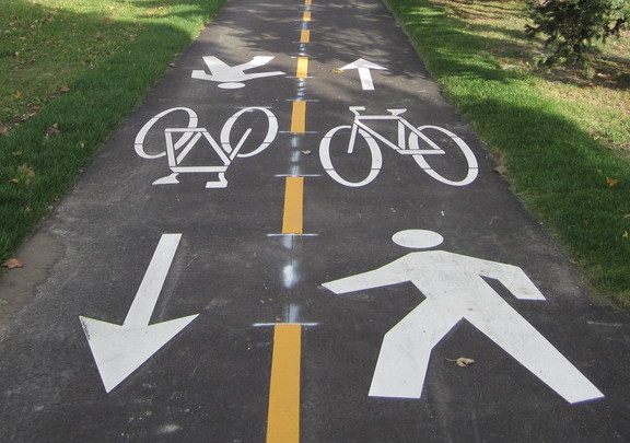 a graphic showing 'mixed crossride' symbol on a multi use path